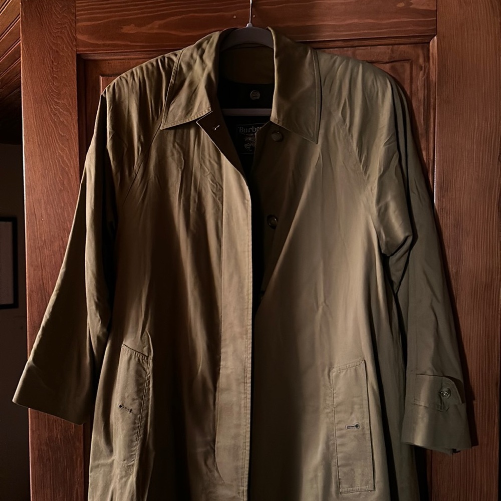Burberry Men’s trench coat with button in liner.